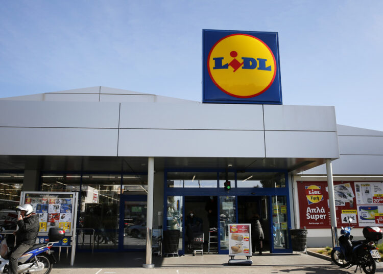 Η  LIDL Hellas ήρθε ως επενδυτής και έγινε μια ελληνική αλυσίδα. Επένδυσε 1.4 δις ευρώ σε  25 χρόνια.