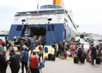 Στα ύψη οι τιμές στα ακτοπλοϊκά: Πάνω από 1.000 ευρώ για να πάει μια οικογένεια στη Ρόδο