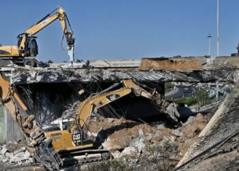 Κατεδαφίζεται η γέφυρα – Έκτακτες ρυθμίσεις κυκλοφορίας στην Αθηνών-Κορίνθου