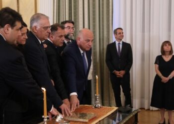 Ορκίστηκαν τα νέα μέλη της κυβέρνησης