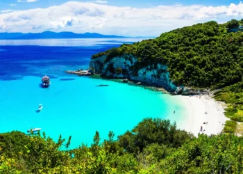 Βουτούμι: Στην Ελλάδα μία από τις πέντε καλύτερες παραλίες του κόσμου