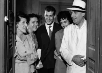 «Η κυρά μας η μαμμή»: Πού ήταν η Λεστινίτσα που γυρίστηκε η θρυλική ελληνική ταινία