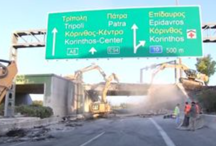 Ο Χρήστος Σταϊκούρας για αυτοψία στη γέφυρα του Ισθμού