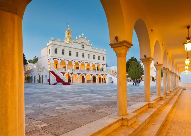 Παναγία της Τήνου: Η ιστορία του περίφημου Ιερού Ναού