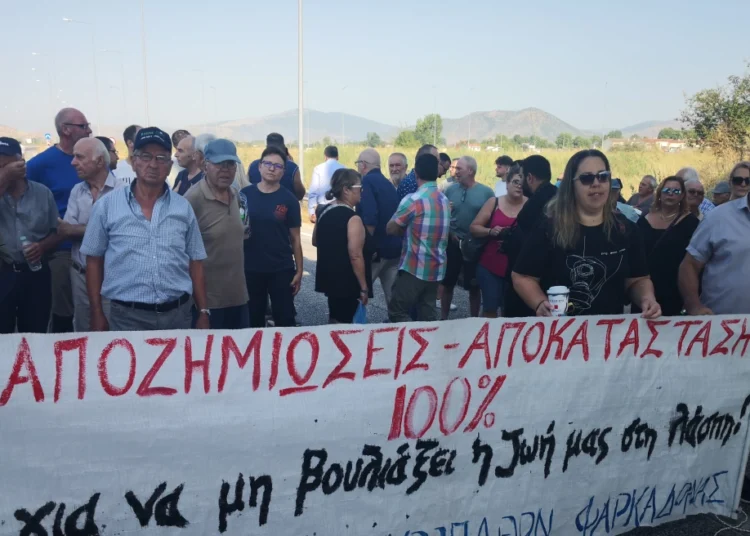 Τρίκαλα: Πλημμυροπαθείς της Φαρκαδόνας έκλεισαν χθες συμβολικά την Ε.Ο. Τρικάλων -Λάρισας