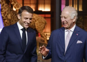 Εμανουέλ Μακρόν/Βασιλικά δείπνα: Τρύπα 8,3 εκατομμυρίων ευρώ καταγράφεται στον προϋπολογισμό του Ελιζέ από τις σπατάλες του – €500.000 μόνο για το δείπνο στον Κάρολο με μπλε αστακούς