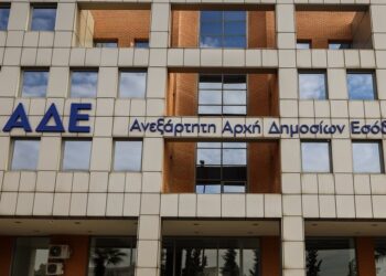 ΑΑΔΕ: Τέλος οι εικονικές δαπάνες για ελεύθερους επαγγελματίες – Ποιες θα γίνονται δεκτές στην Εφορία