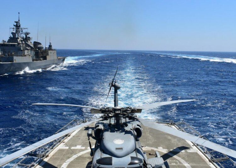 Αποκλιμάκωση στο Αιγαίο: Απομακρύνθηκε το ιταλικό πλοίο από την περιοχή της Κάσου