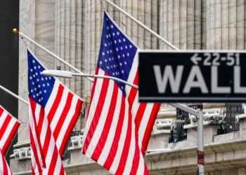 Wall Street: Ισχυρός πτωτικός κίνδυνος αν αποσυρθεί ο Μπάιντεν