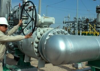 ΥΠΕΘΟ: Τροπολογία Προσωρινής Συνεισφοράς Αλληλεγγύης 33% στα πλεονάζοντα κέρδη των διυλιστηρίων