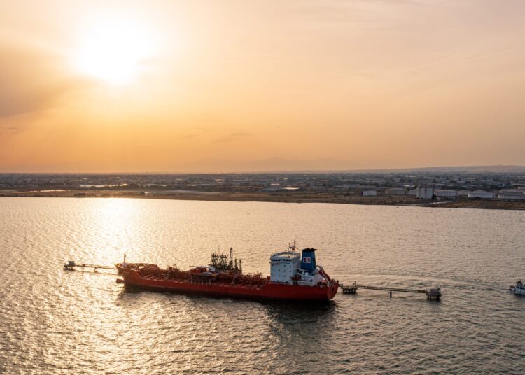 Καύσιμα SAF σε όλα τα ελληνικά αεροδρόμια από HELLENiQ ENERGY και Neste