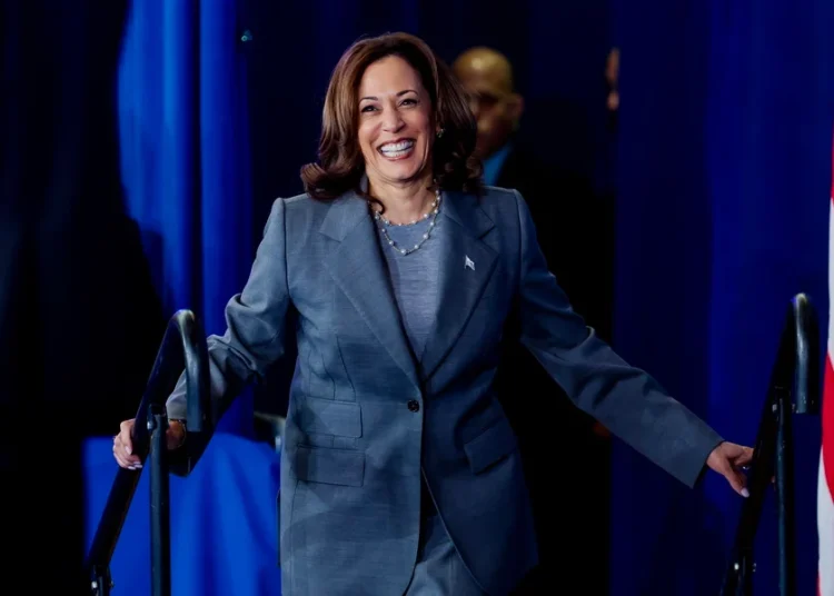 Δημοσκόπηση Reuters: Η Κάμαλα Χάρις προηγείται του Ντόναλντ Τραμπ