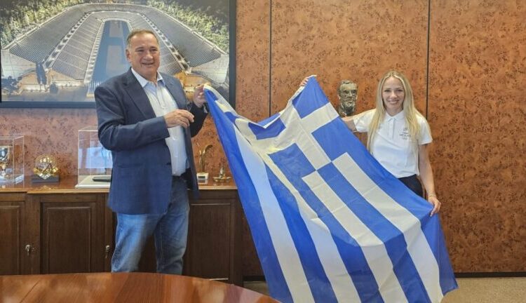 Ελληνική Ολυμπιακή Επιτροπή: Στην Αντιγόνη Ντρισμπιώτη η Ελληνική Σημαία από τον Σπύρο Καπράλο
