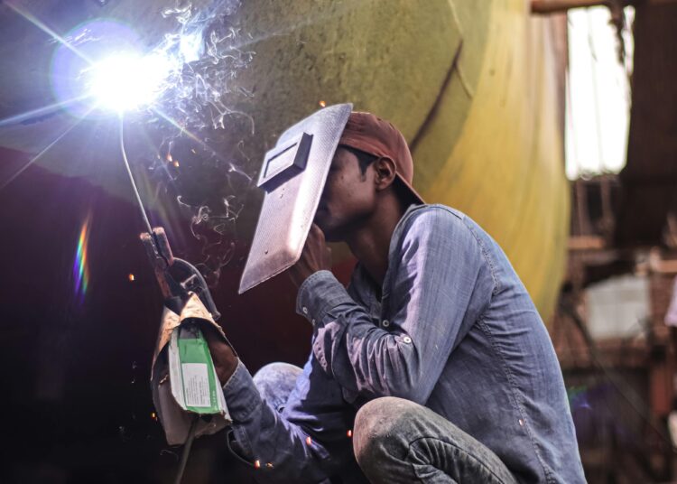 Tραυματισμός τριών ατόμων κατά τη διάρκεια ναυπηγοεπισκευαστικών εργασιών στο Πέραμα