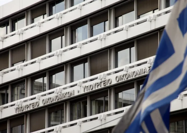 Φορολογικές δηλώσεις/ΥΠΟΙΚ: Πρόστιμα έως 500 ευρώ και πρόσθετοι φόροι για όσους χάσουν την προθεσμία