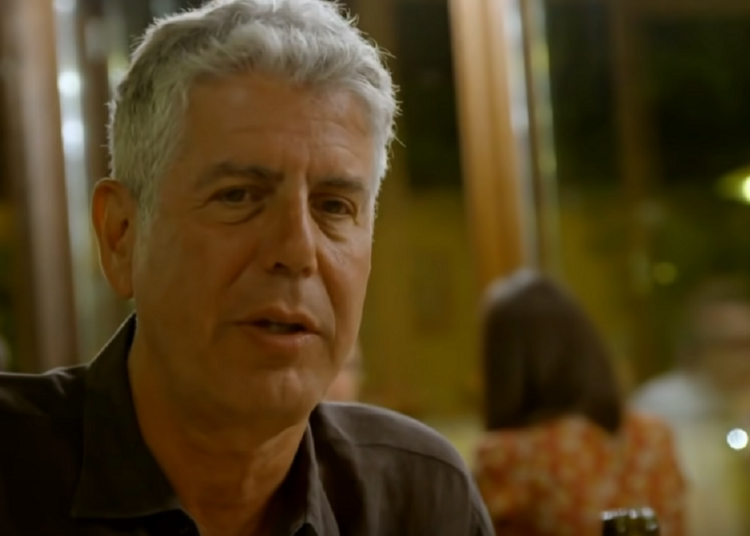 Άντονι Μπουρντέν: 2+1 συμβουλές διάσημου σεφ για το πού να τρώμε και πώς