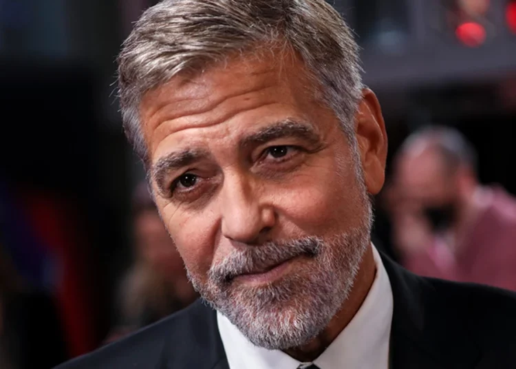 Κλούνεϊ για Μπάιντεν: Τον αγαπώ αλλά πρέπει να αποσυρθεί οικειοθελώς