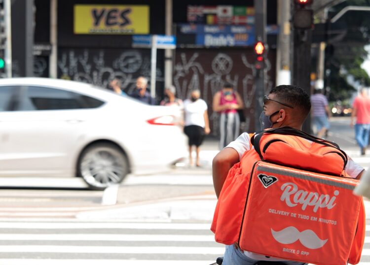 Καύσωνας: Τα μέτρα στον ιδιωτικό τομέα – Τι ισχύει για τηλεργασία, delivery