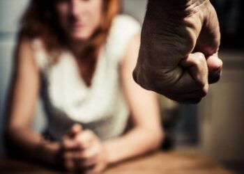 Ενδοοικογενειακή βία: 80 περιστατικά και 55 συλλήψεις την Κυριακή σε όλη τη χώρα