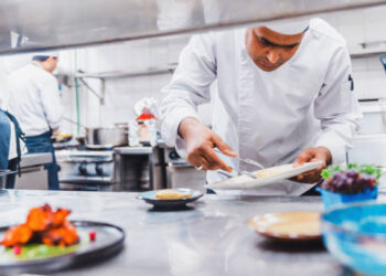 Εποχικό επίδομα 2024: Προς έναν επιπλέον μισθό στους εργαζόμενους