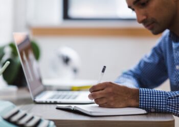 Εξαήμερη εργασία: Μόνο μία στις έξι επιχειρήσεις πληροί τις προϋποθέσεις για το νέο καθεστώς