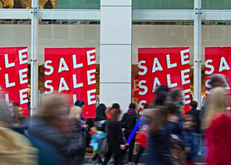 Θερινές Εκπτώσεις 2024: Ο καύσωνας και η ακρίβεια τις «έκαψαν»