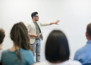 Τρία ψυχολογικά τρικ για να πείθεις όποιον θες - Θα έχεις πλεονέκτημα σε κάθε διαπραγμάτευση