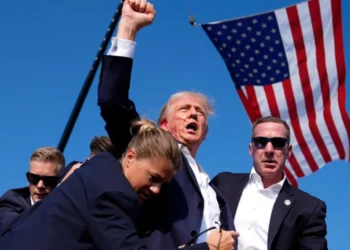 Απόπειρα δολοφονίας κατά του Τραμπ: Τραυματίστηκε ελαφρά – Δυο νεκροί από την επίθεση -Νεκρός o 20χρονος ελεύθερος σκοπευτής (vid)