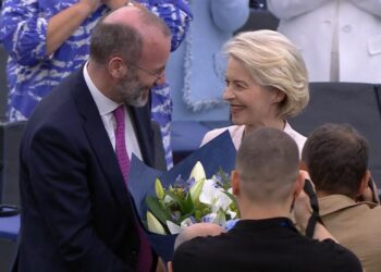 Φον ντερ Λάιεν: Επανεξελέγη πρόεδρος της Κομισιόν