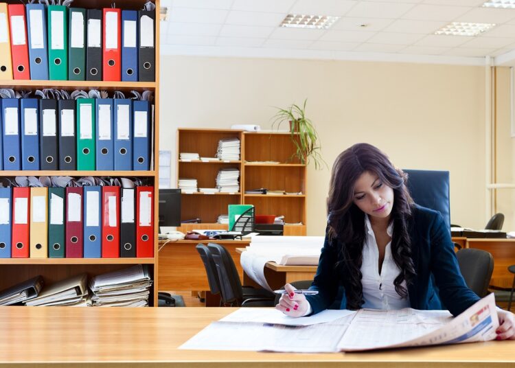 Εξαήμερη εργασία: Μόνο μία στις έξι επιχειρήσεις πληροί τις προϋποθέσεις για το νέο καθεστώς