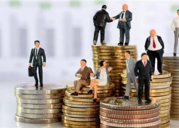 Εισηγμένες/ Επιτόκιο επιβάρυνσης: Τριπλό «μαχαίρι» στο κόστος χρηματοδότησης