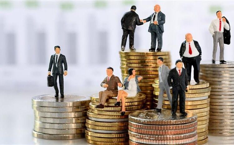 Εισηγμένες/ Επιτόκιο επιβάρυνσης: Τριπλό «μαχαίρι» στο κόστος χρηματοδότησης