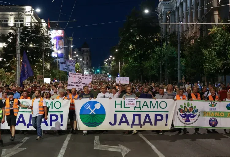 Σερβία/Λίθιο: Χιλιάδες διαδηλώνουν εναντίον της εξόρυξης κοιτασμάτων λιθίου