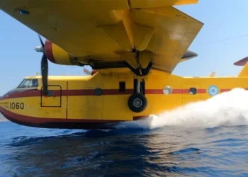 Φωτιά στην Αττική: Στη μάχη με τις φλόγες Canadair, Chinook και 220 οχήματα των ΕΔ – Ενισχύσεις από Γαλλία, Ιταλία και Τσεχία