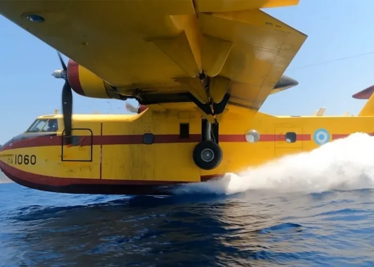 Φωτιά στην Αττική: Στη μάχη με τις φλόγες Canadair, Chinook και 220 οχήματα των ΕΔ – Ενισχύσεις από Γαλλία, Ιταλία και Τσεχία