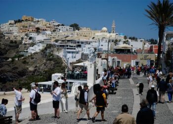 CNN για Σαντορίνη: To «νησί του Instagram» έχει και την άσχημη πλευρά του