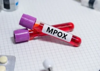 Mpox: Ανοίγουν άλλα 5 εμβολιαστικά κέντρα στην Ελλάδα – Συστάσεις ΕΟΔΥ σε ταξιδιώτες