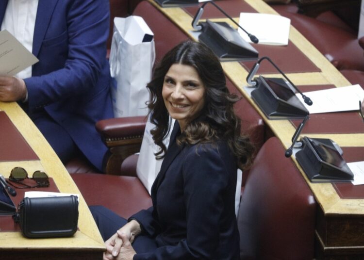 Η Τσαπανίδου ενημέρωσε τον ΣΥΡΙΖΑ ότι ορκίζεται βουλευτής την Παρασκευή