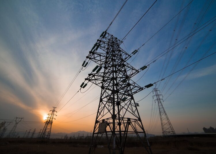 Ηλεκτρικό ρεύμα/ Νέα έκρηξη τιμών: Με την πλάτη στον τοίχο οι καταναλωτές και στο βάθος οι επιδοτήσεις