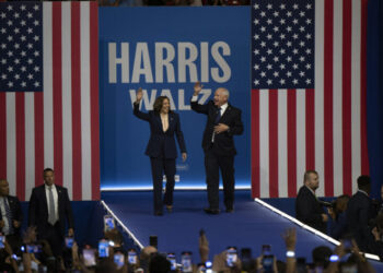 ΗΠΑ/Τιμ Γουόλς: Ο νέος υποψήφιος αντιπρόεδρος της Χάρις εξαπέλυσε πυρά κατά του Τραμπ