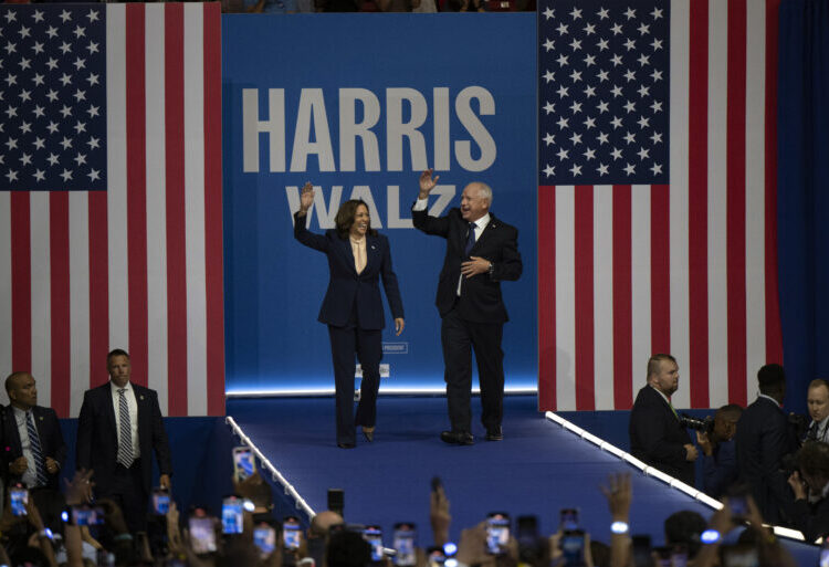 ΗΠΑ/Τιμ Γουόλς: Ο νέος υποψήφιος αντιπρόεδρος της Χάρις εξαπέλυσε πυρά κατά του Τραμπ