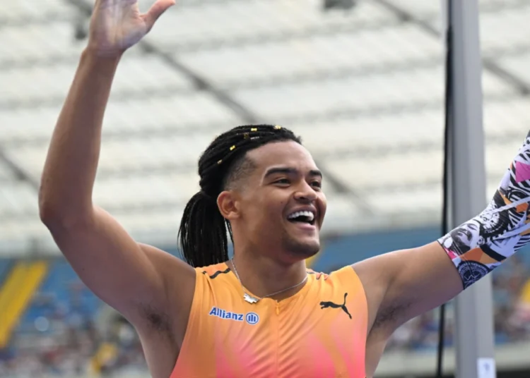 Ο Εμμανουήλ Καραλής έγινε ο πρώτος Έλληνας που έσπασε το φράγμα των 6 μέτρων (vid)