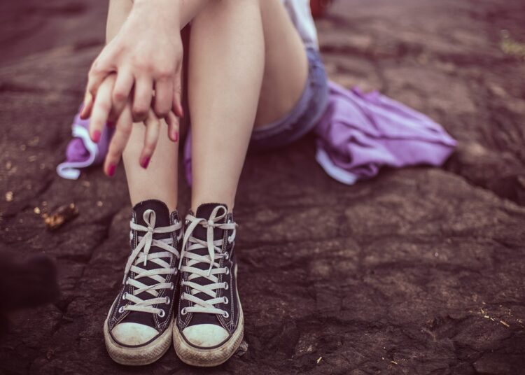 Φρίκη στον Κολωνό: 44χρονος βίαζε 16χρονη φίλη του γιου του