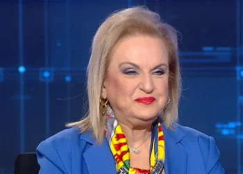 Η Ακρίτα στο πλευρό της Παγώνη: «Σεξιστικά και ηλικιοφοβικά σκουπίδια»