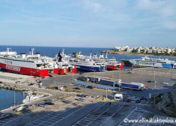 Φωτιά στην Αττική: Στο λιμάνι της Ραφήνας κανονικά τα πλοία της ακτοπλοΐας