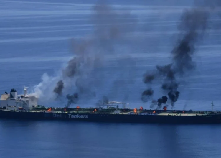 Ερυθρά Θάλασσα/ Χούθι: Φλέγεται για τέταρτη μέρα το Sounion – Φόβοι για περιβαλλοντική καταστροφή