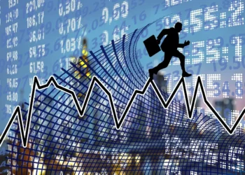 Οίκοι αξιολόγησης: «Θερμό» φθινόπωρο περιμένει την Ελλάδα