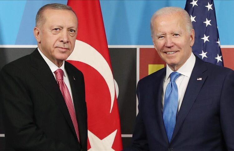 ΗΠΑ/Τουρκία: Τηλεφωνική επικοινωνία Μπάιντεν – Ερντογάν μετά την ανταλλαγή κρατούμενων Δύσης – Ρωσίας