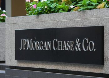 JP Morgan: Η Fed θα πρέπει να μειώσει τα επιτόκια κατά 50 μονάδες βάσης