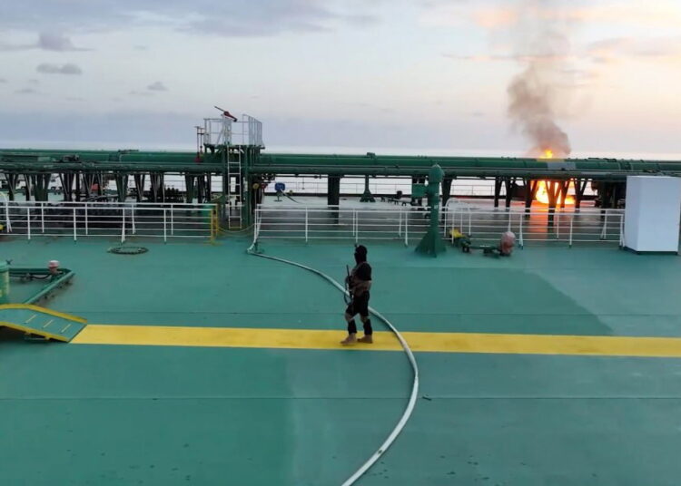 Ερυθρά Θάλασσα: Σε εξέλιξη η ρυμούλκηση του «Sounion» από το ναυαγοσωστικό «Aigaion Pelagos»